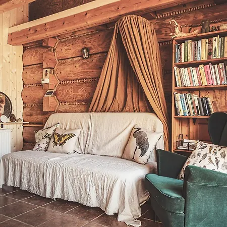 Pod Lasem I Niebem Apartmán *